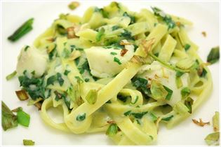 Creamed spinach with cod and fresh pasta