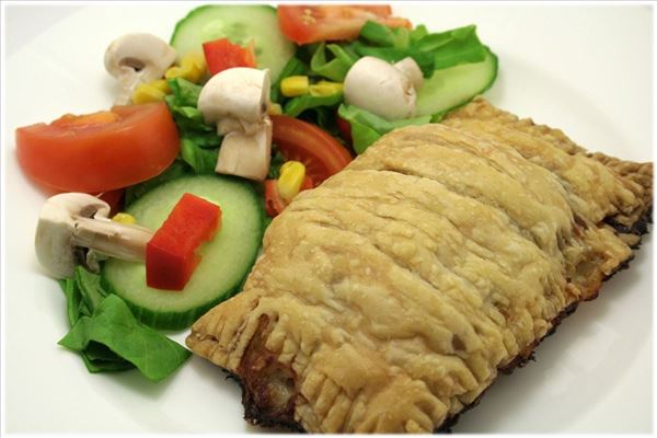Beef mince pasties with salad
