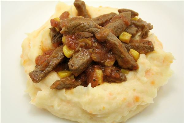 Mashed potato with beef strips