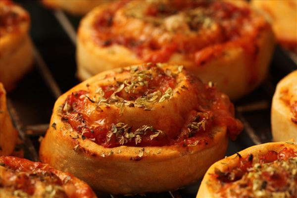 Pizza whirls with ham and cheese