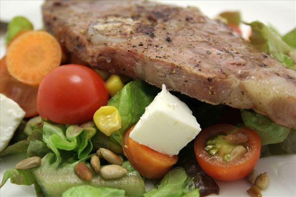 Lamb chops with salad