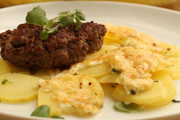 Herby beef patties with bouillon potatoes