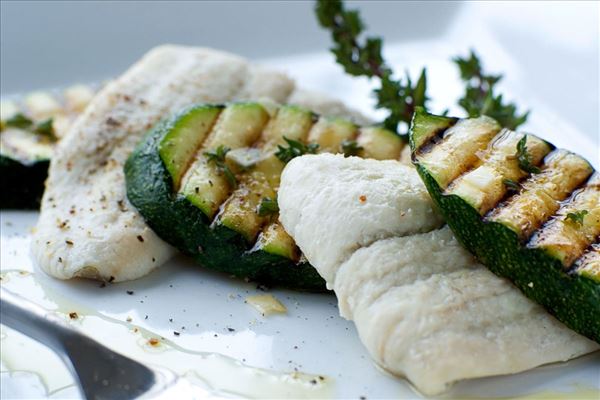 Steamed plaice fillets with grilled courgettes