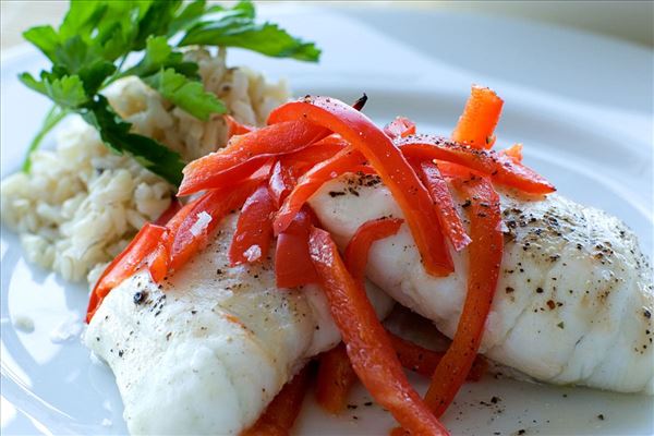 Steamed fish roulades with garlic cheese