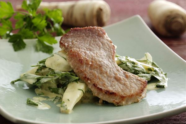 Pork schnitzels with creamed parsley root 