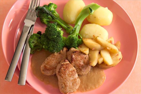 Pork tenderloin with mustard sauce and broccoli